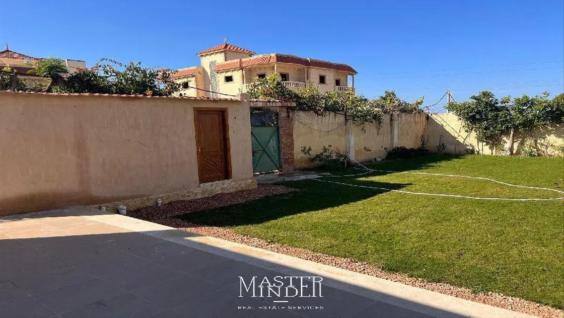 Spacious 1000 Meter Home for Sale