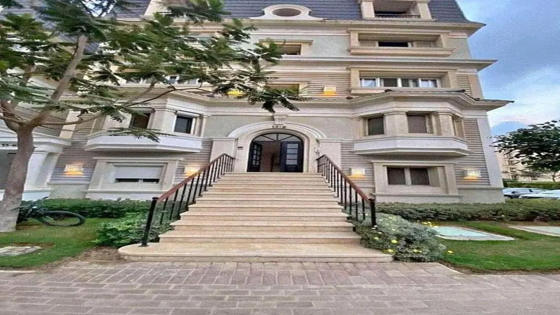 Luxury Apartment with Lake View