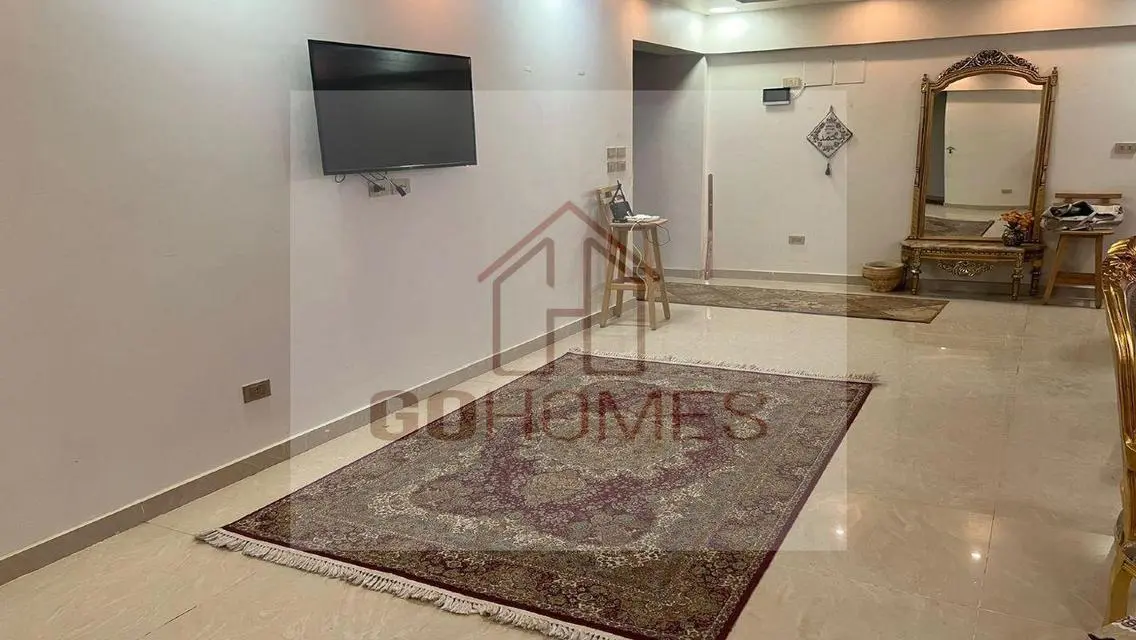 شقة فاخرة بمساحة واسعة للبيع