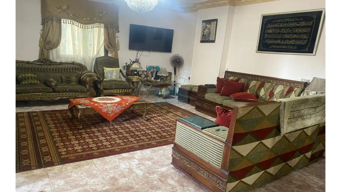 شقة فاخرة مع شرفة بسعر مغري