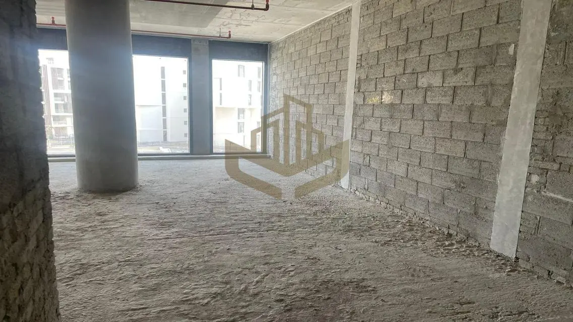 عقار تجاري في كومبوند تجاري بحالة ممتازة