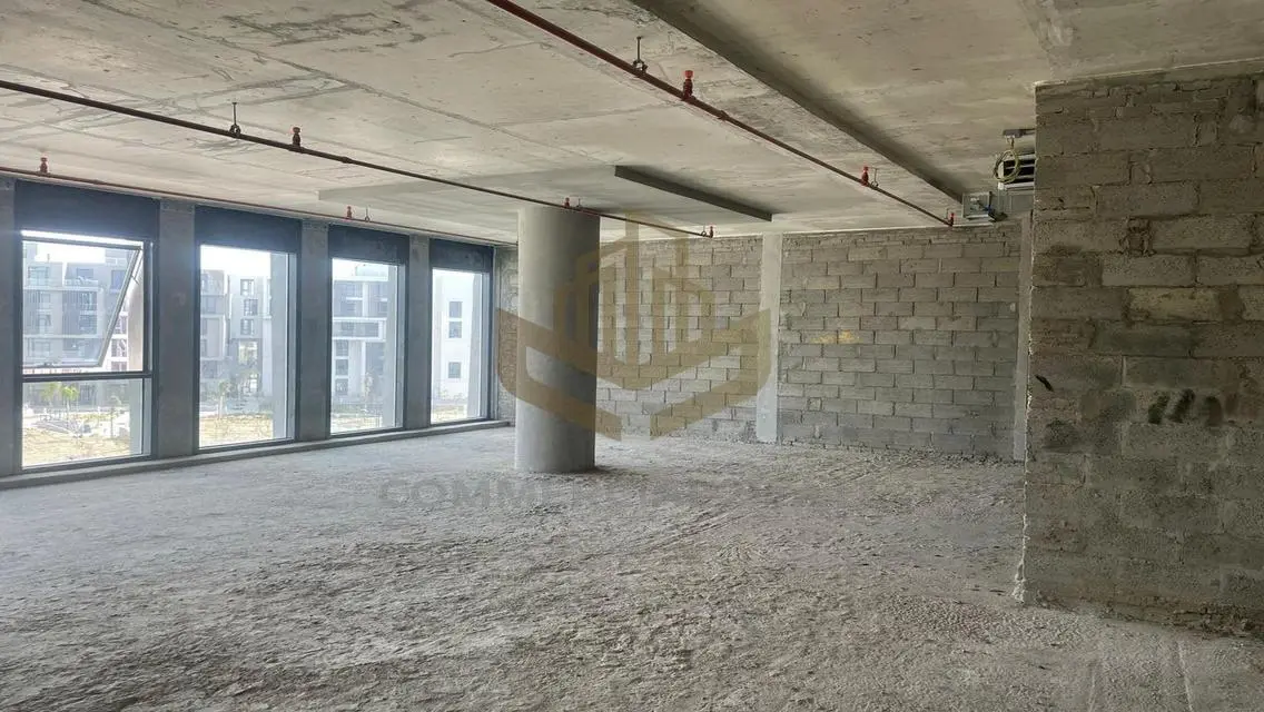 عقار تجاري في كومبوند تجاري بحالة ممتازة