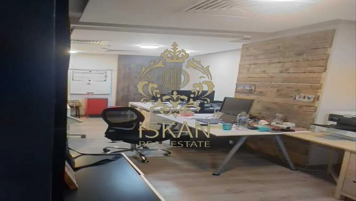 عقار متميز بمساحة رائعة للبيع