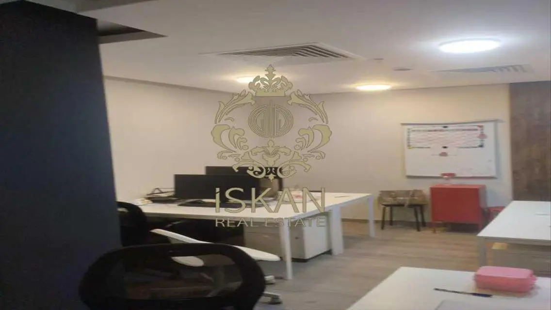 عقار متميز بمساحة رائعة للبيع