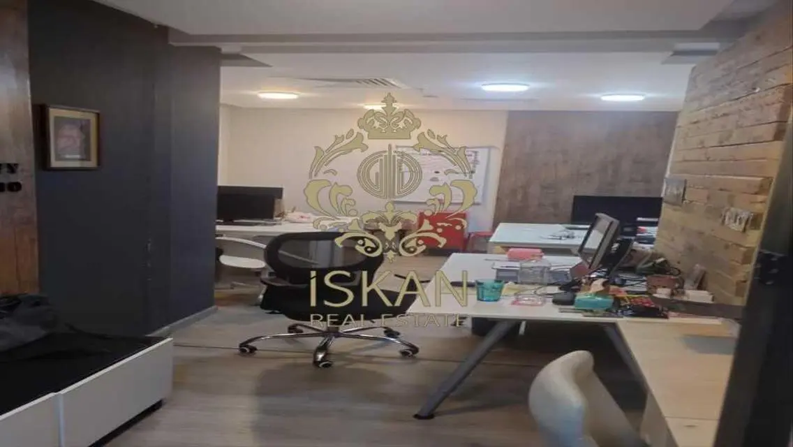 عقار متميز بمساحة رائعة للبيع