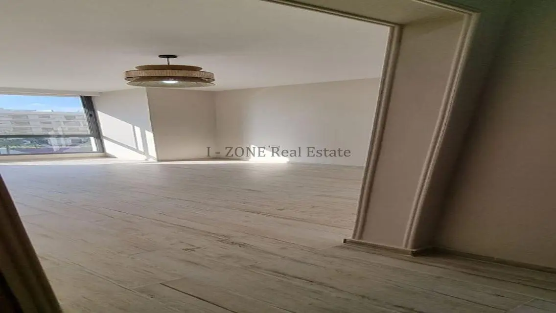 شقة فاخرة في Sky Condos - I-Zone