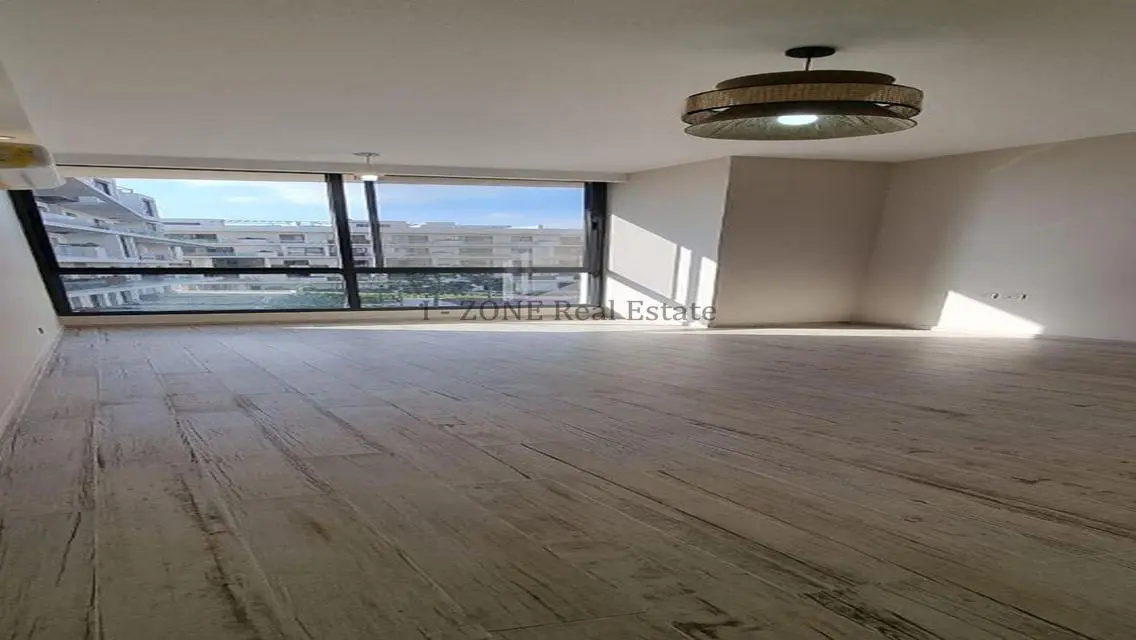 شقة فاخرة في Sky Condos - I-Zone
