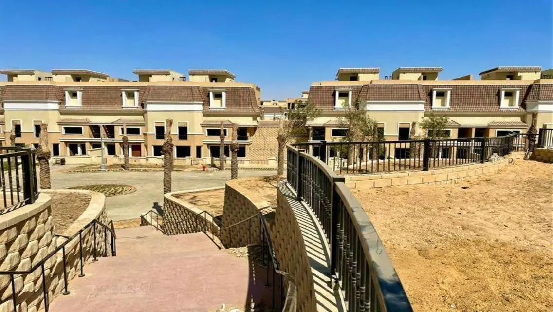 تاون هاوس مميز في كومبوند سراي - القاهرة الجديدة