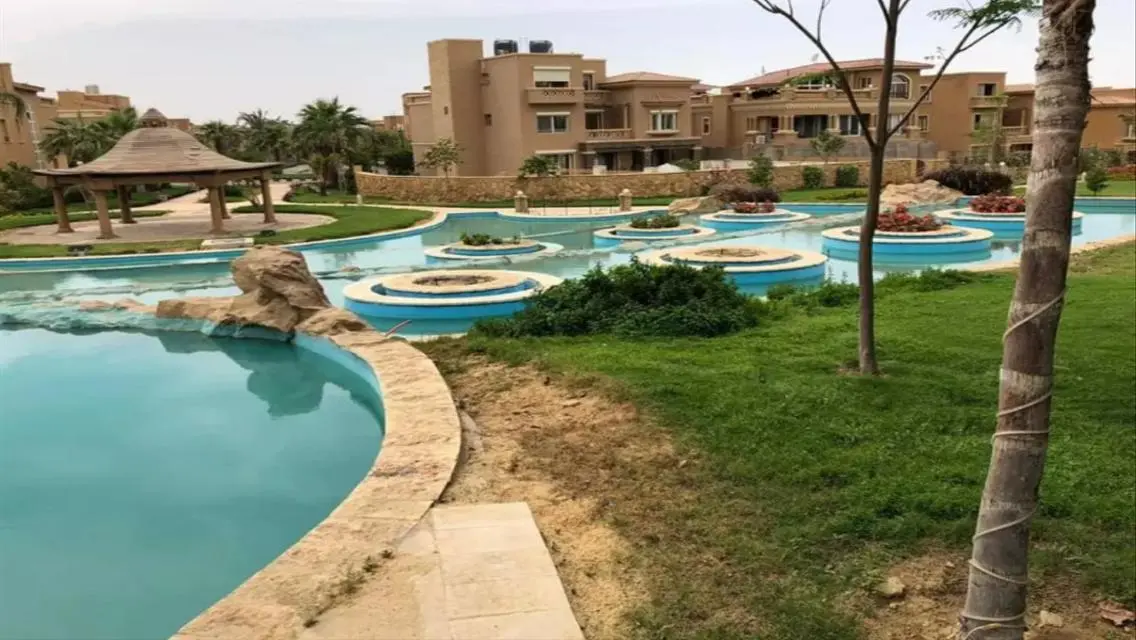 فيلا فاخرة للبيع  في موقع متميز