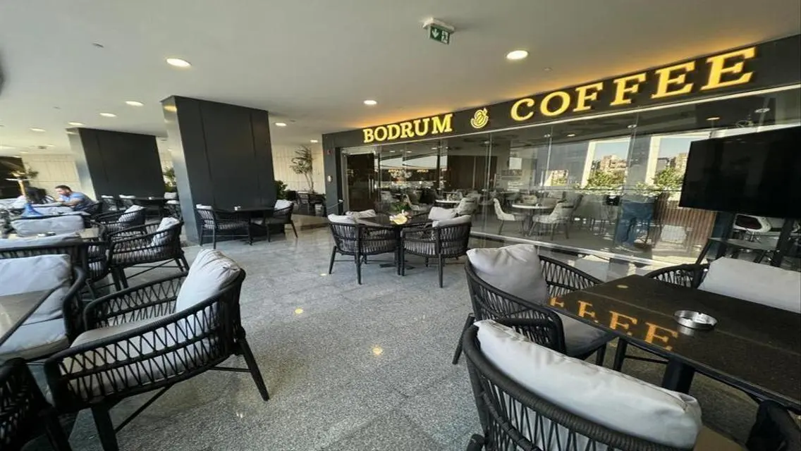 Commercial Shop in Madinaty - Amazing Investment Opportunity!