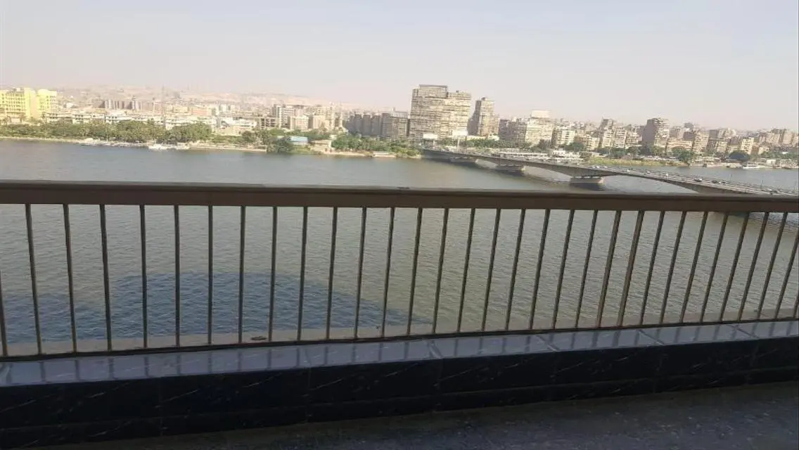 عقار فاخر بمساحة 275 متر مربع مع مسبح خاص وحديقة