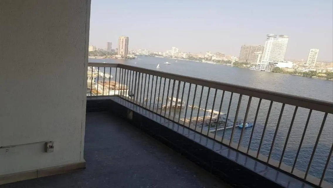 عقار فاخر بمساحة 275 متر مربع مع مسبح خاص وحديقة