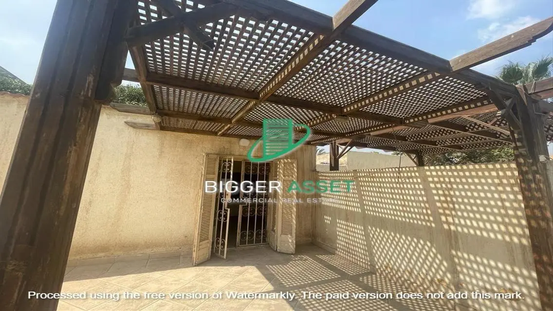 شقة مميزة بمساحة 700 متر للبيع