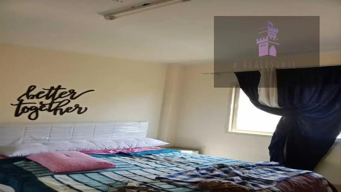 شقة فاخرة للإيجار مع تكييف مركزي وشرفة
