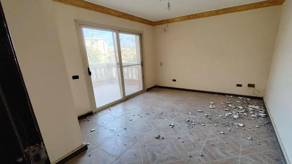 منزل فخم للبيع مع حديقة خاصة ومسبح