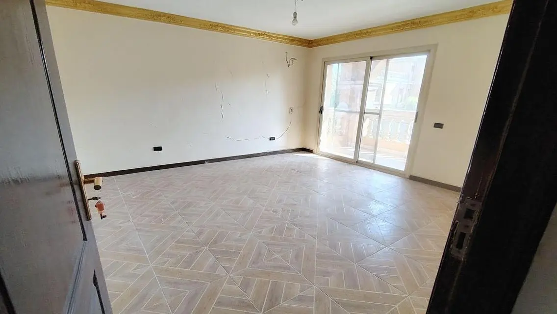 منزل فخم للبيع مع حديقة خاصة ومسبح