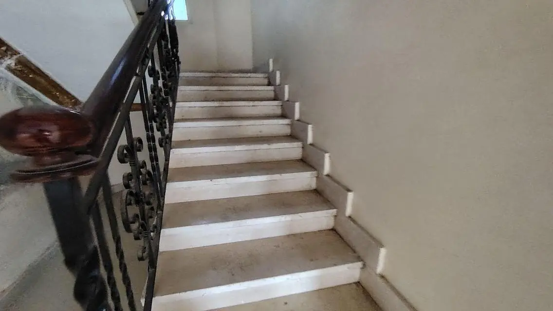 منزل فخم للبيع مع حديقة خاصة ومسبح