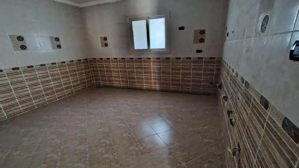 منزل فخم للبيع مع حديقة خاصة ومسبح
