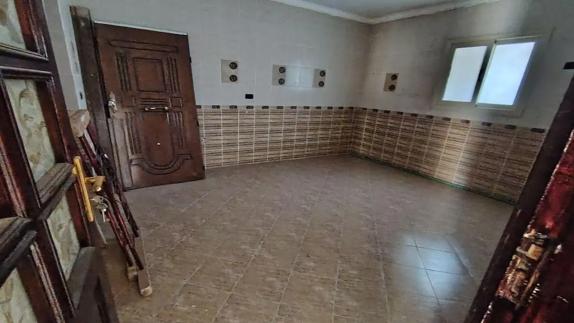 منزل فخم للبيع مع حديقة خاصة ومسبح