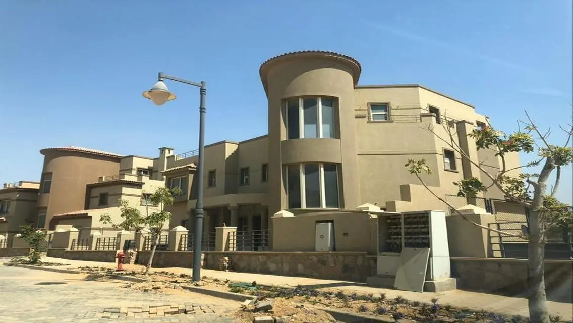 Luxury Villa for Sale with Spacious Living Area