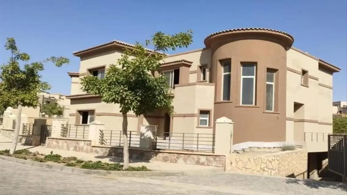 Luxury Villa for Sale with Spacious Living Area