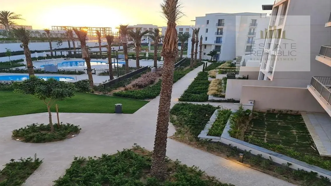 Luxury Apartment with Lake View - 6 Rooms