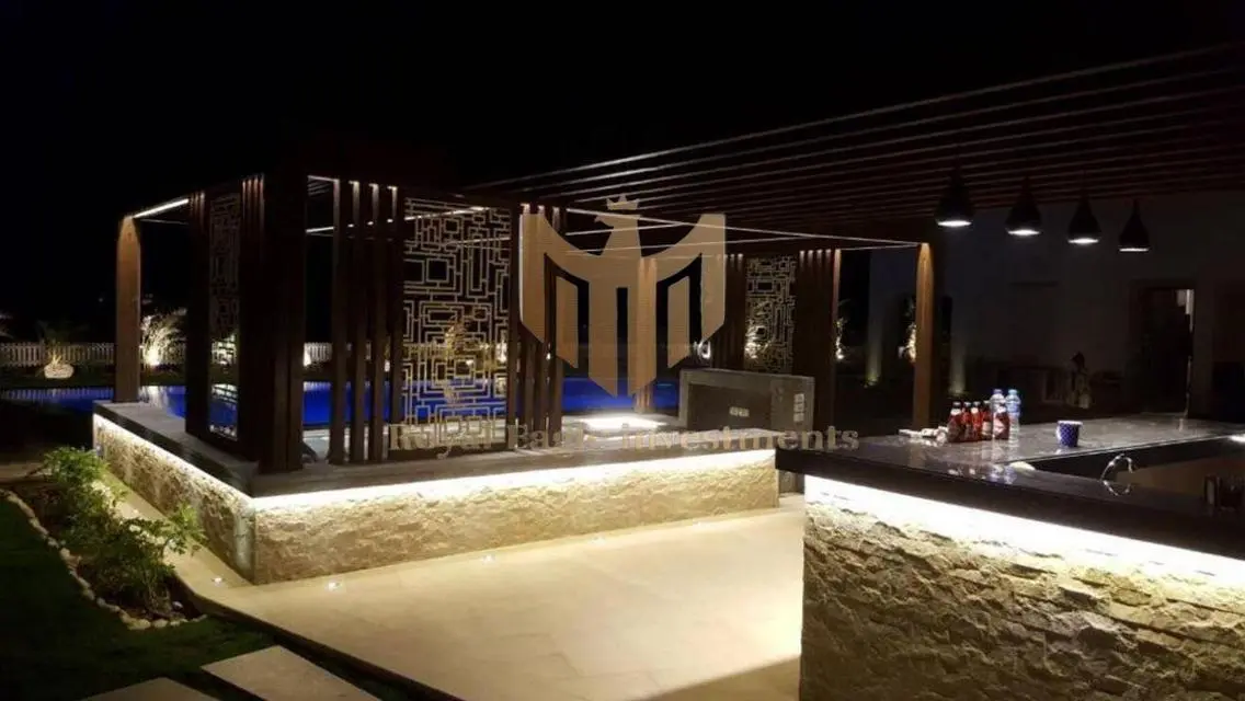 فرصة استثمارية مثالية في فيلا فاخرة