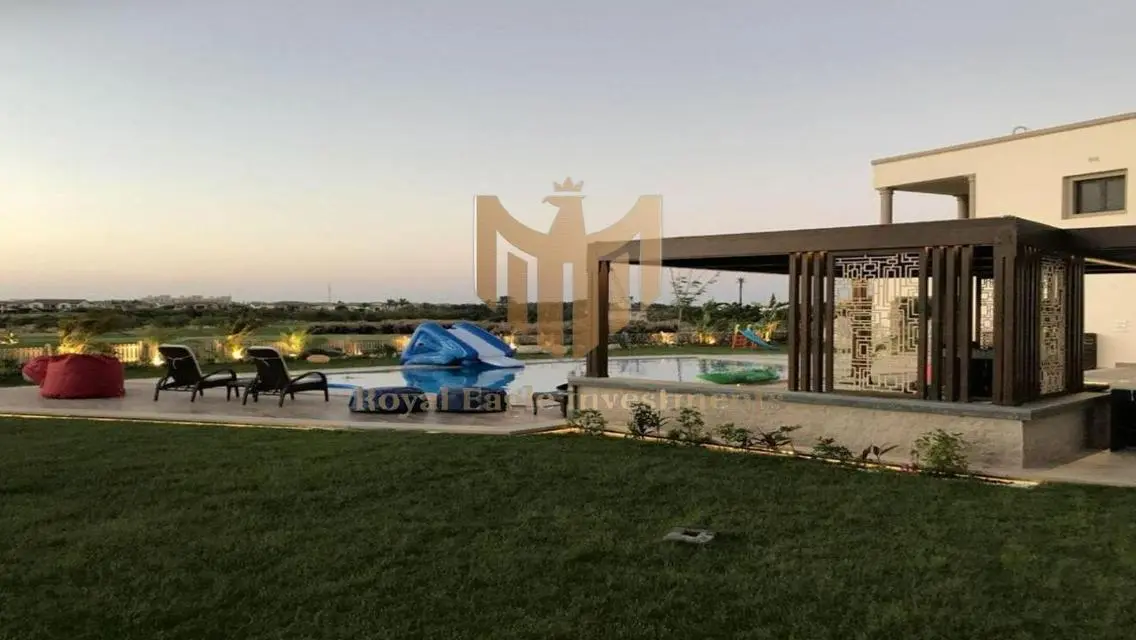 فرصة استثمارية مثالية في فيلا فاخرة