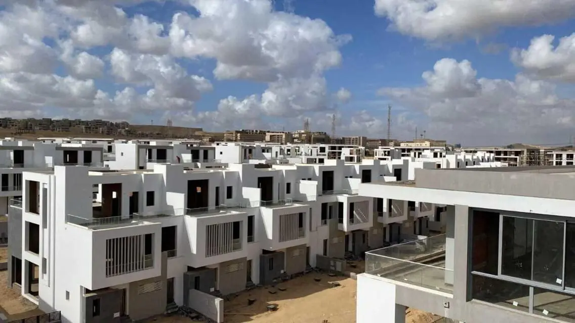 شقة فاخرة للبيع تطل على البحيرات