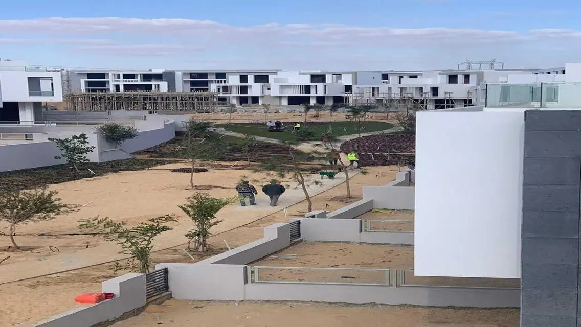 شقة فاخرة للبيع تطل على البحيرات