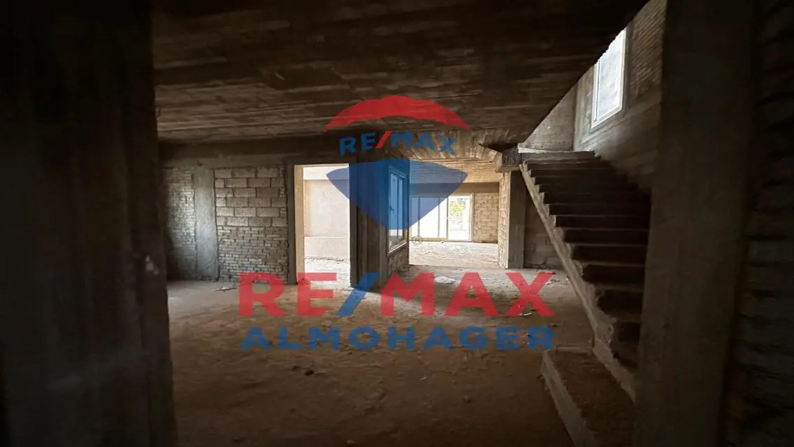 Luxury Property with Private Garden and Maid Room