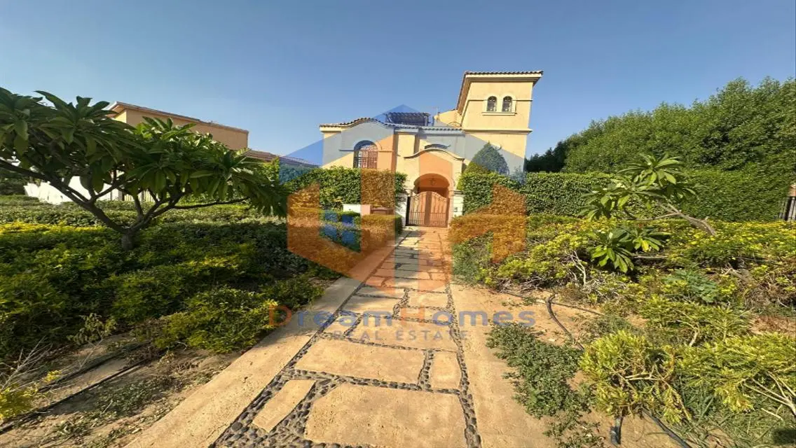 Luxurious Villa with Spacious Living and Stunning Views