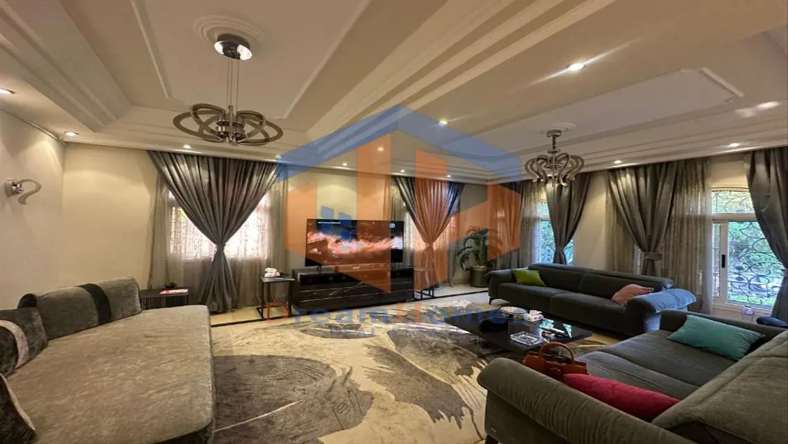 Luxurious Villa with Spacious Living and Stunning Views