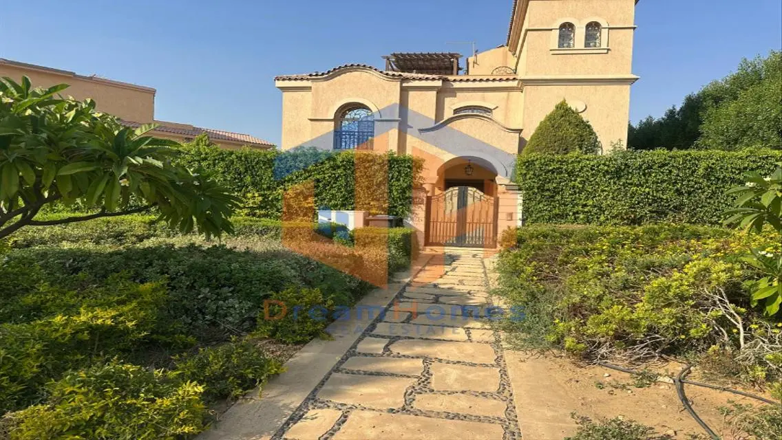 Luxurious Villa with Spacious Living and Stunning Views