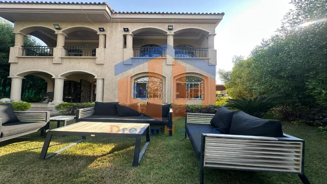Luxurious Villa with Spacious Living and Stunning Views