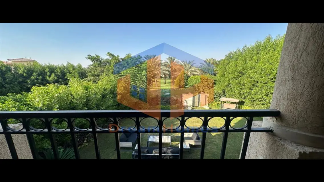 Luxurious Villa with Spacious Living and Stunning Views