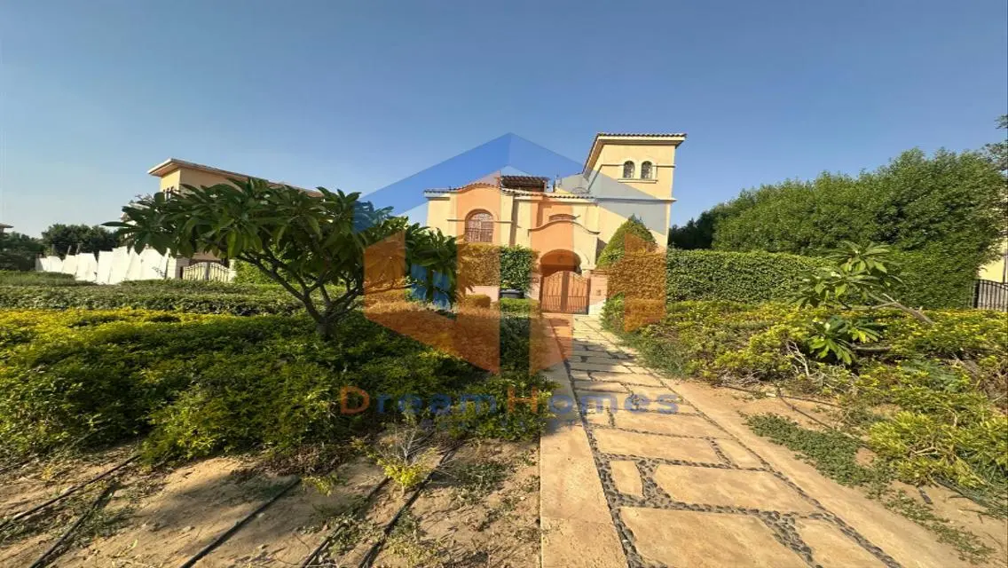 Luxurious Villa with Spacious Living and Stunning Views