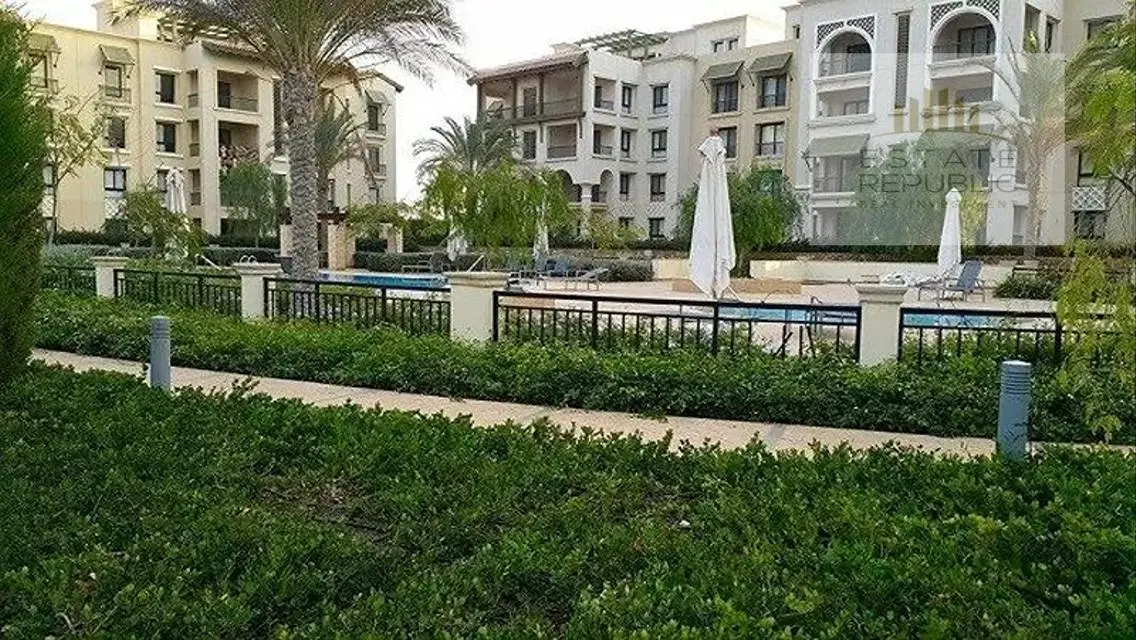 Luxury Apartment with Stunning Lake View