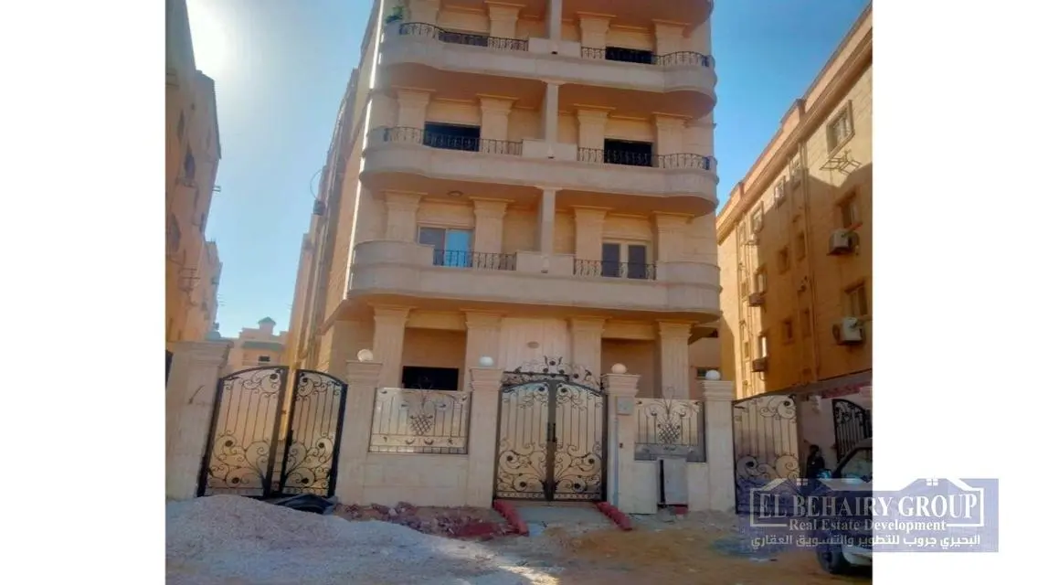 شقة فاخرة للبيع بمساحة متميزة في قلب المدينة