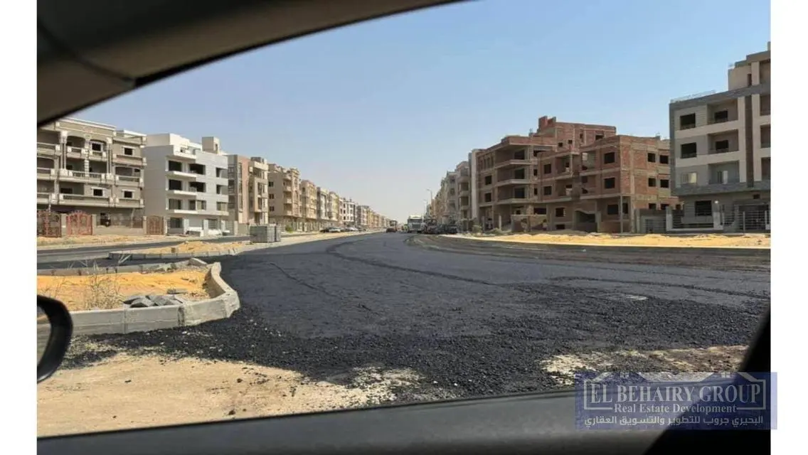 شقة فاخرة للبيع بمساحة متميزة في قلب المدينة