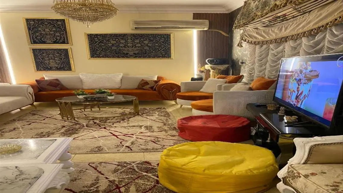 Elegant Apartment with Luxurious Amenities in the Heart of the City