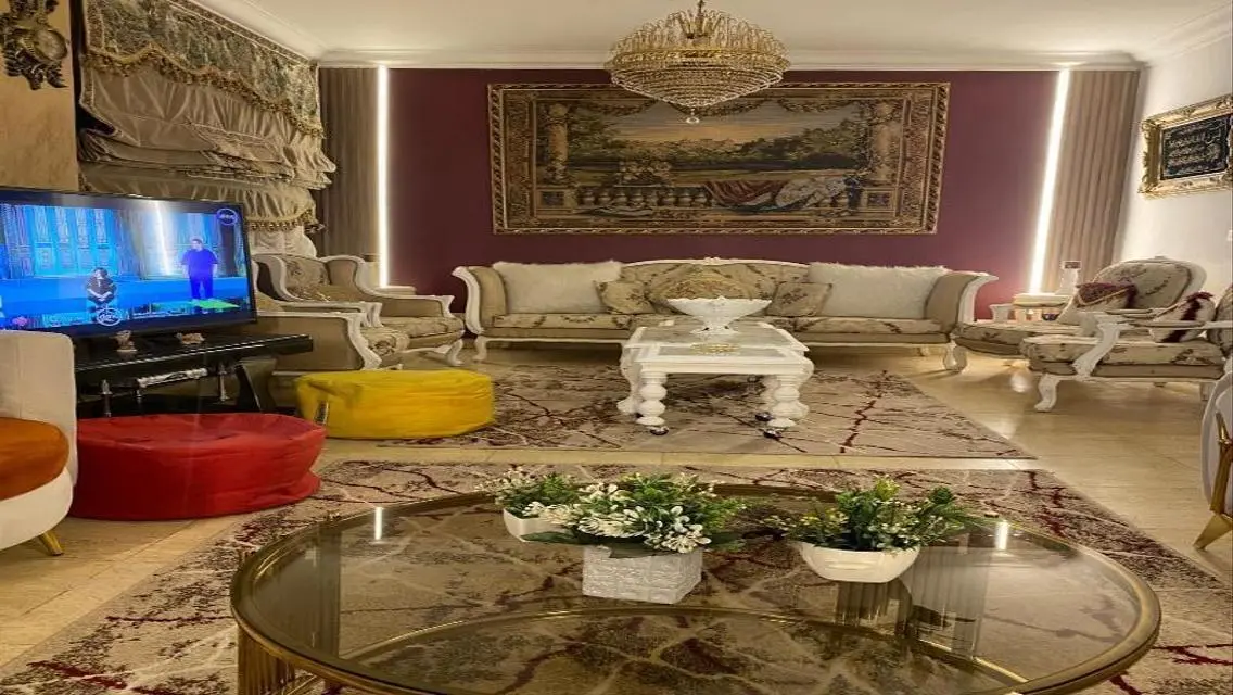 Elegant Apartment with Luxurious Amenities in the Heart of the City