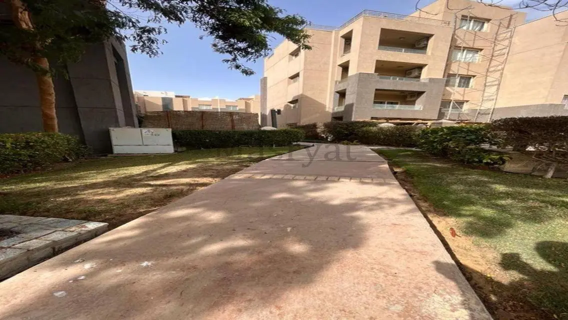 Stunning Apartment with Prime Location in Lake Park