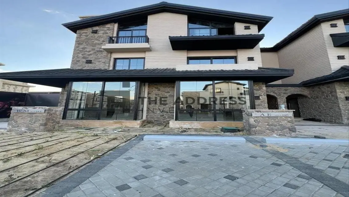 Luxury Villa for Sale in Mountain View - New Cairo