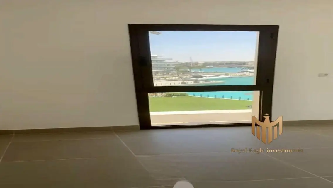شقة فاخرة بمساحة كبيرة بسعر مغري