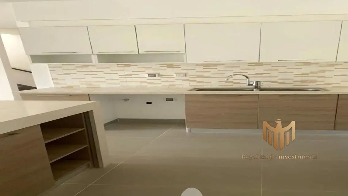شقة فاخرة بمساحة كبيرة بسعر مغري