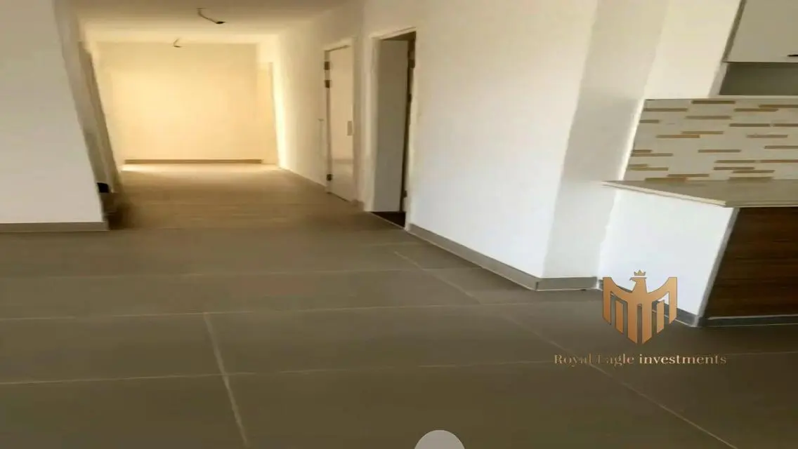 شقة فاخرة بمساحة كبيرة بسعر مغري