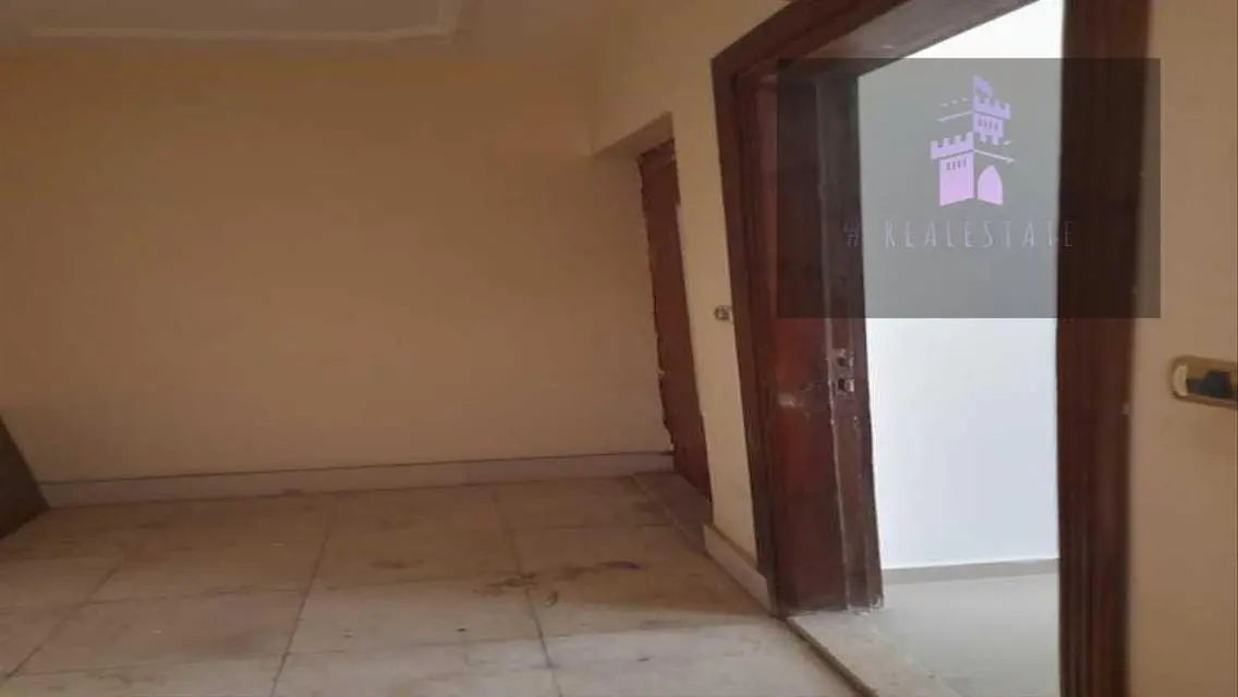 شقة فاخرة مع حديقة خاصة وإطلالة رائعة