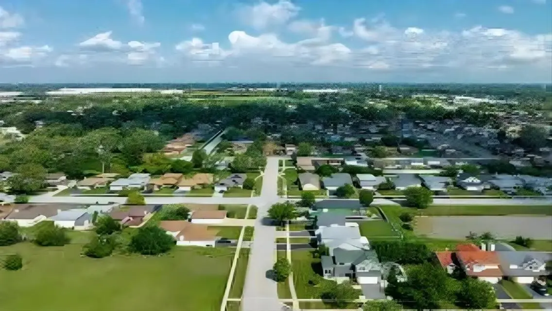 Luxurious Apartment at Club Hills with Lake View