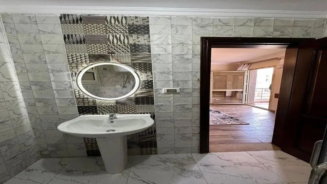 Cozy Apartment for Sale in Upscale Neighborhood - 25,000 EGP